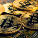 比特币ETF为什么会持续流出？跌破7.4万该抄底吗？